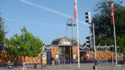 Bild på ingången till Tivoli Friheden i Danmark.