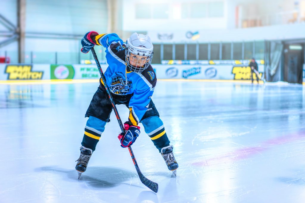 Ung hockeyspelare