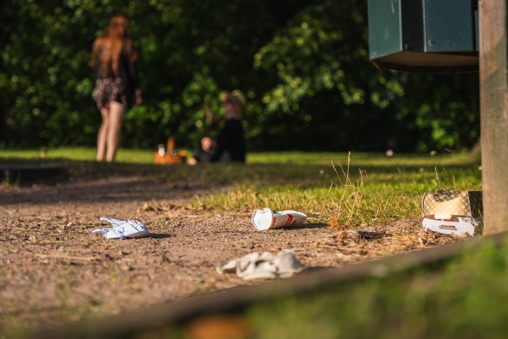 Nu börjar skräpplockandet